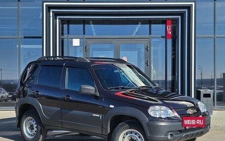 Chevrolet Niva I рестайлинг, 2017 год, 798 000 рублей, 3 фотография