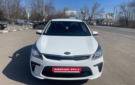 KIA Rio IV, 2018 год, 900 000 рублей, 2 фотография