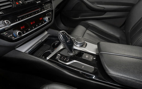 BMW 5 серия, 2019 год, 2 950 000 рублей, 16 фотография