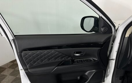 Mitsubishi Outlander III рестайлинг 3, 2022 год, 3 400 000 рублей, 7 фотография