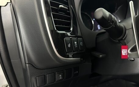 Mitsubishi Outlander III рестайлинг 3, 2022 год, 3 400 000 рублей, 8 фотография