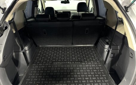 Mitsubishi Outlander III рестайлинг 3, 2022 год, 3 400 000 рублей, 19 фотография