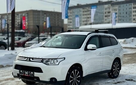 Mitsubishi Outlander III рестайлинг 3, 2013 год, 1 549 000 рублей, 3 фотография