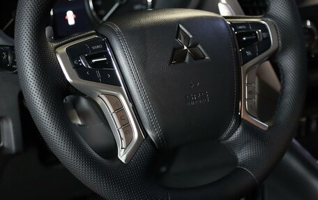 Mitsubishi Pajero Sport III рестайлинг, 2018 год, 2 749 000 рублей, 10 фотография