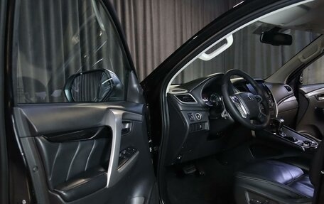 Mitsubishi Pajero Sport III рестайлинг, 2018 год, 2 749 000 рублей, 7 фотография