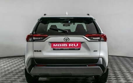 Toyota RAV4, 2020 год, 3 690 000 рублей, 6 фотография