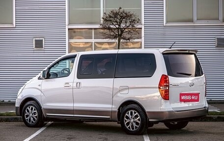 Hyundai Grand Starex Grand Starex I рестайлинг 2, 2018 год, 2 155 000 рублей, 4 фотография