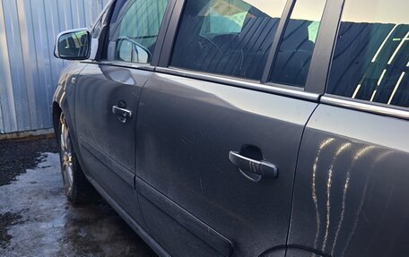 Opel Zafira B, 2011 год, 700 000 рублей, 2 фотография