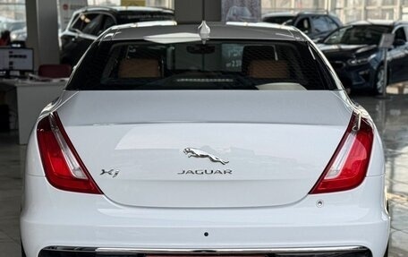 Jaguar XJ IV (X351), 2018 год, 5 799 000 рублей, 8 фотография