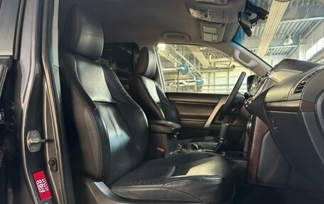 Toyota Land Cruiser Prado 150 рестайлинг 2, 2015 год, 3 649 000 рублей, 15 фотография