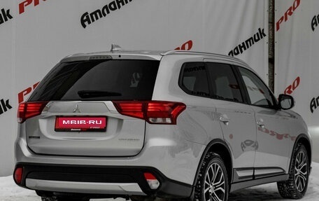 Mitsubishi Outlander III рестайлинг 3, 2017 год, 1 780 000 рублей, 6 фотография