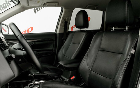 Mitsubishi Outlander III рестайлинг 3, 2017 год, 1 780 000 рублей, 10 фотография