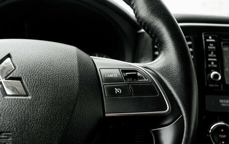 Mitsubishi Outlander III рестайлинг 3, 2017 год, 1 780 000 рублей, 15 фотография