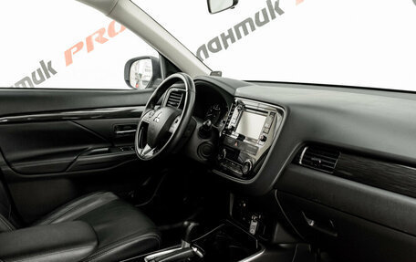 Mitsubishi Outlander III рестайлинг 3, 2017 год, 1 780 000 рублей, 12 фотография