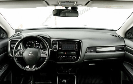 Mitsubishi Outlander III рестайлинг 3, 2017 год, 1 780 000 рублей, 11 фотография