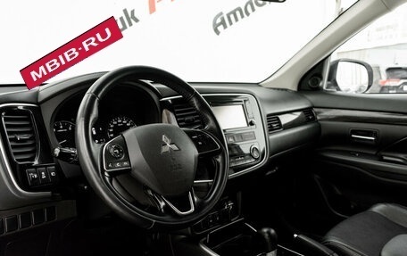 Mitsubishi Outlander III рестайлинг 3, 2017 год, 1 780 000 рублей, 9 фотография