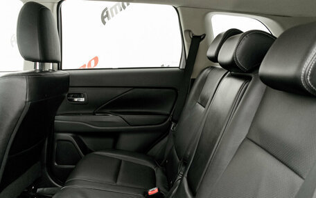 Mitsubishi Outlander III рестайлинг 3, 2017 год, 1 780 000 рублей, 24 фотография