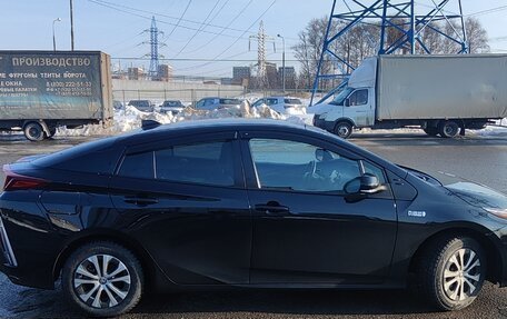 Toyota Prius IV XW50, 2021 год, 2 900 000 рублей, 5 фотография