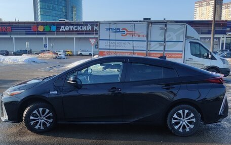Toyota Prius IV XW50, 2021 год, 2 900 000 рублей, 3 фотография