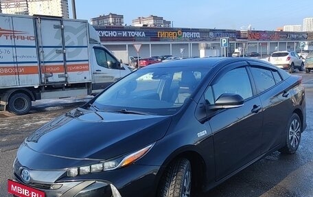 Toyota Prius IV XW50, 2021 год, 2 900 000 рублей, 2 фотография