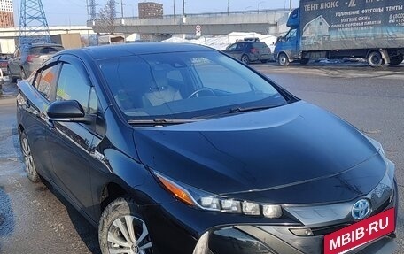 Toyota Prius IV XW50, 2021 год, 2 900 000 рублей, 4 фотография