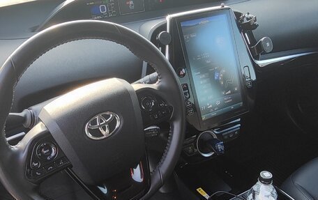 Toyota Prius IV XW50, 2021 год, 2 900 000 рублей, 13 фотография