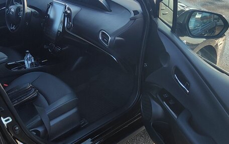 Toyota Prius IV XW50, 2021 год, 2 900 000 рублей, 17 фотография