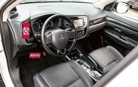 Mitsubishi Outlander III рестайлинг 3, 2015 год, 1 495 000 рублей, 13 фотография