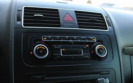 Volkswagen Touran III, 2011 год, 709 000 рублей, 13 фотография