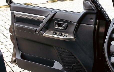 Mitsubishi Pajero IV, 2017 год, 2 455 000 рублей, 12 фотография