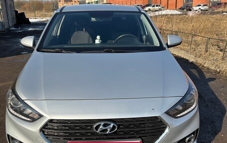 Hyundai Solaris II рестайлинг, 2017 год, 1 550 000 рублей, 1 фотография