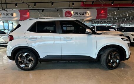 Hyundai Venue I, 2023 год, 2 400 000 рублей, 8 фотография
