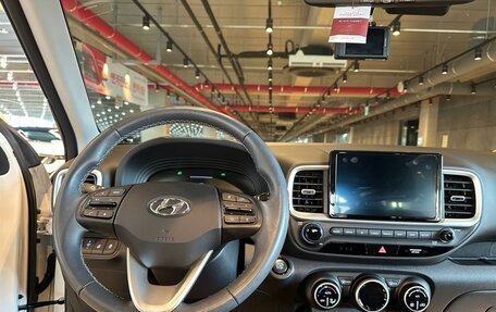 Hyundai Venue I, 2023 год, 2 400 000 рублей, 21 фотография