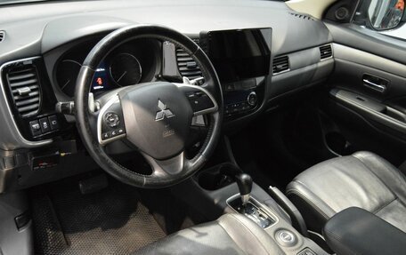 Mitsubishi Outlander III рестайлинг 3, 2012 год, 1 500 000 рублей, 15 фотография