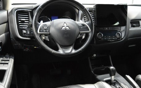 Mitsubishi Outlander III рестайлинг 3, 2012 год, 1 500 000 рублей, 38 фотография