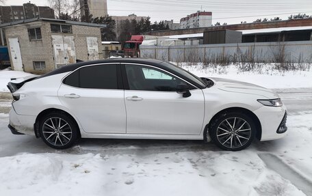Toyota Camry, 2021 год, 1 900 000 рублей, 3 фотография
