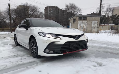 Toyota Camry, 2021 год, 1 900 000 рублей, 2 фотография