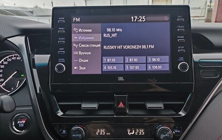 Toyota Camry, 2021 год, 1 900 000 рублей, 6 фотография