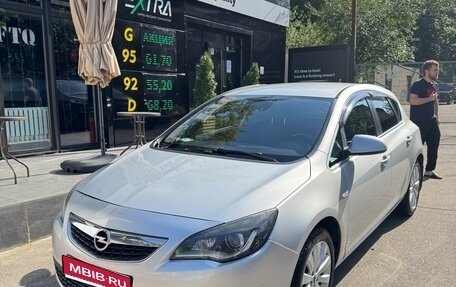 Opel Astra J, 2012 год, 850 000 рублей, 1 фотография