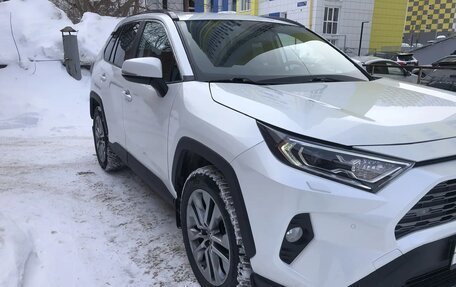 Toyota RAV4, 2022 год, 3 850 000 рублей, 2 фотография