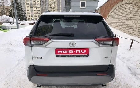 Toyota RAV4, 2022 год, 3 850 000 рублей, 6 фотография