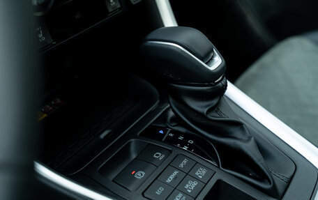 Toyota RAV4, 2025 год, 4 550 000 рублей, 27 фотография