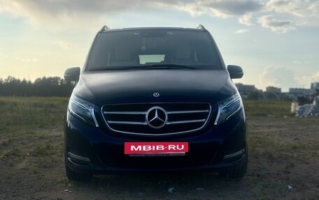 Mercedes-Benz V-Класс, 2018 год, 4 299 000 рублей, 2 фотография