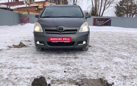 Toyota Corolla Verso I, 2006 год, 750 000 рублей, 11 фотография