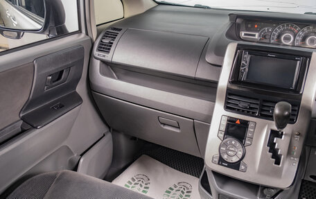 Toyota Voxy II, 2008 год, 1 349 000 рублей, 10 фотография