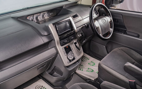 Toyota Voxy II, 2008 год, 1 349 000 рублей, 15 фотография