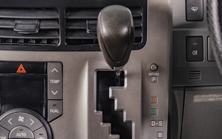 Toyota Voxy II, 2008 год, 1 349 000 рублей, 14 фотография