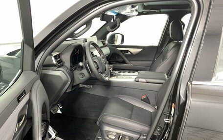Lexus LX, 2024 год, 21 000 000 рублей, 15 фотография