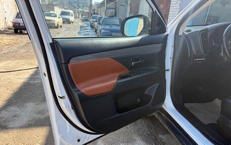 Mitsubishi Outlander III рестайлинг 3, 2019 год, 3 450 000 рублей, 6 фотография