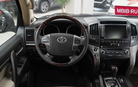 Toyota Land Cruiser 200, 2010 год, 2 600 000 рублей, 7 фотография